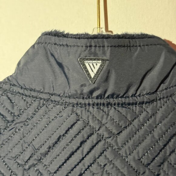 NHL Stadium Series 2024 New Jersey Vest NWT Medium Black Full Zip - Picture 6 of 6